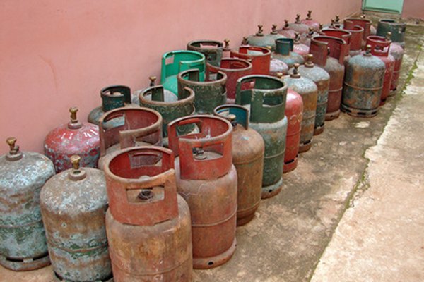 El propano en un limpiador de carburador es también un gas comprimido en latas.