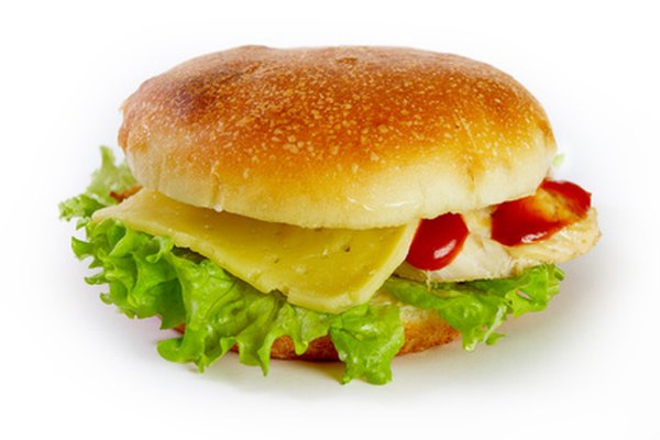 fast food image by sanyal from Fotolia.com Las estrategias de marketing de la comida rápida pueden incluir programas de lealtad o de frecuencia.