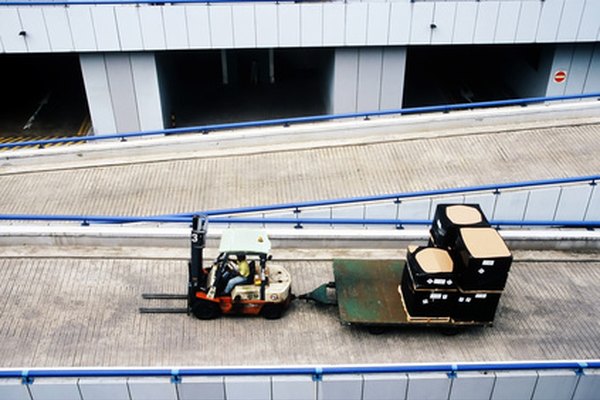 Los accidentes con montacargas pueden ocurrir debido a procedimientos de apilamiento incorrectos.