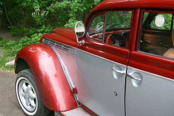 Los técnicos de reparación de carrocería pueden realizar restauraciones de autos clásicos.