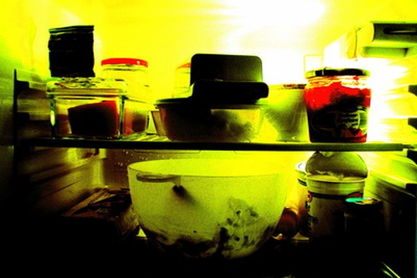 El Freón actúa como refrigerante en muchos refrigeradores.