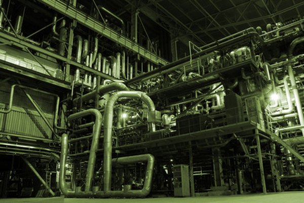 Esta caldera industrial sirve a muchos usuarios con vapor a presión y saturado.