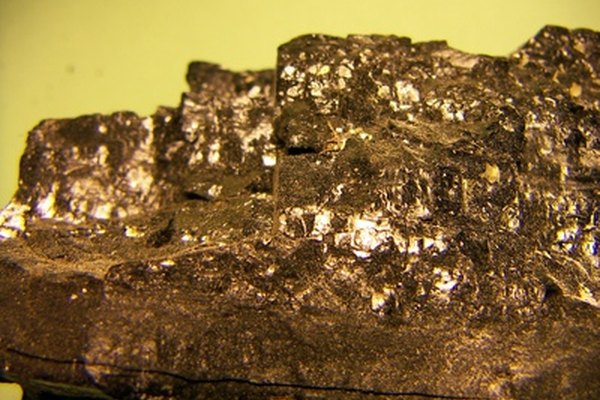 Se usa al carbón para producir carburo de calcio.
