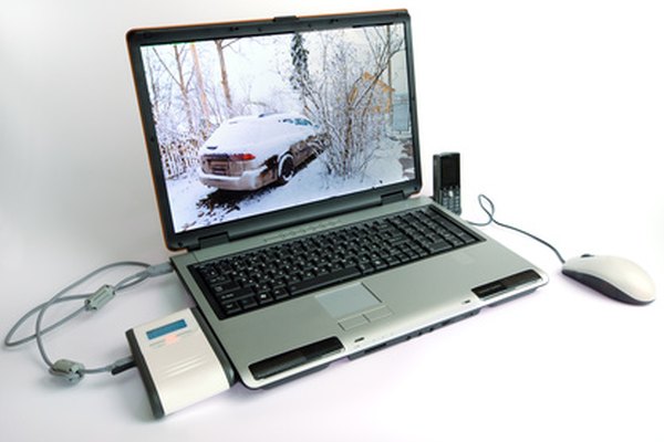 mobile office image by Igor Groshev from Fotolia.com Si compras una computadora portátil para hacer funcionar tu negocio, puedes deducir la compra como un gasto de negocio.