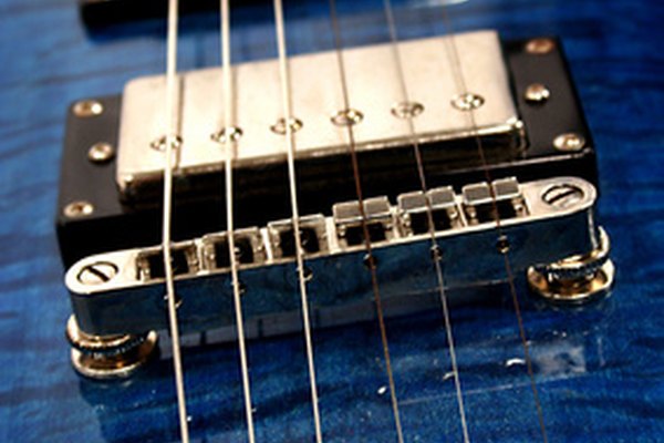 Las cuerdas de la guitarra son una parte vital del color del sonido que produce.