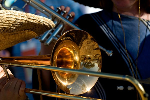 La tradicional música de mariachi se compone de instrumentos de cuerdas y trompetas.