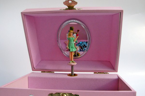 Una bailarina danzante dentro de una caja musical fascinará a cualquier niña pequeña.