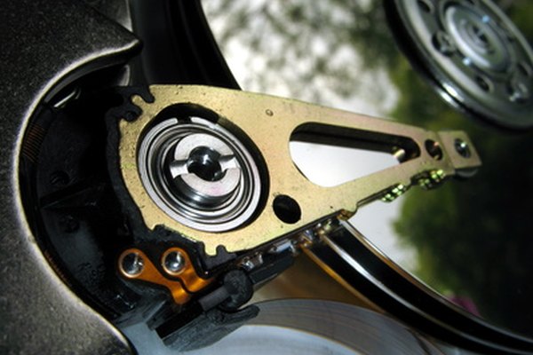 technology image by Stanisa Martinovic from Fotolia.com Las tecnologías de la información, la tecnología médica y biotecnología son campos que aún están creciendo.