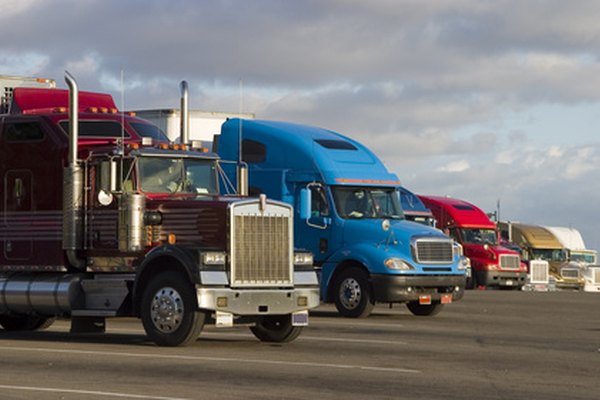 Los conductores de camiones con remolque deben tener cuidado en las rutas para evitar accidentes.