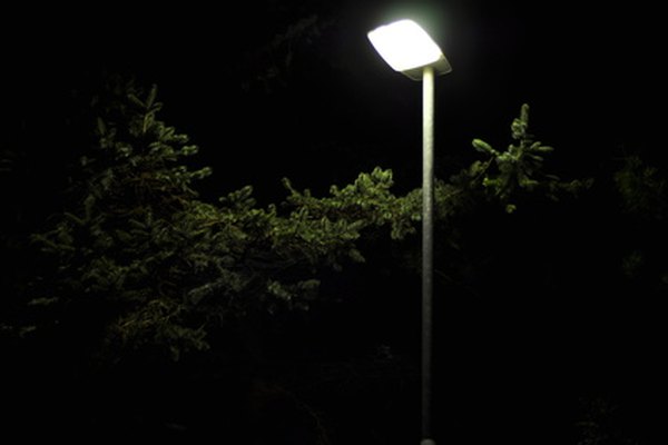 Las farolas modernas de LED usan menos energía que los modelos más viejos.
