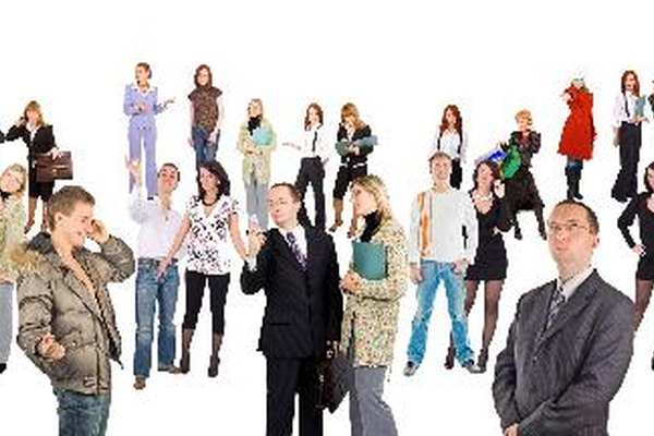 crowds and small groups of people image by alma_sacra from Fotolia.com Eliminar voluntariamente prácticas que podrían dañar el público o el medio ambiente con eficacia alcanza la responsabilidad social corporativa.