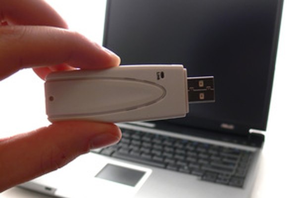 Un ejemplo de un adaptador USB de red inalámbrica.