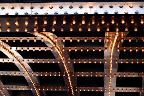 Haz luces de teatro caseras.