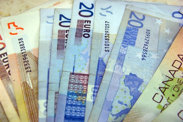 Cambia tus dólares por euros en una casa de cambio parisina.