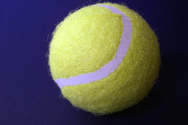 Hay muchos juegos que puedes jugar con una pelota de tenis.