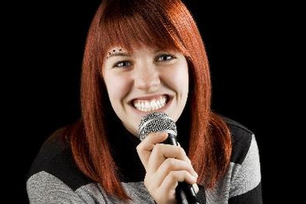 Singstar para PS3 te permite demostrar tus habilidades vocales en tu hogar.