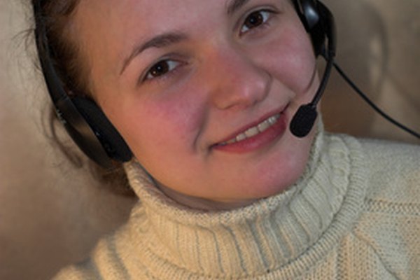 customer service image by Petro Feketa from Fotolia.com Mientras que las personas son importantes, las máquinas pueden llegar a ser cada vez más común en los roles de servicio.