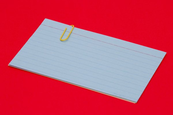 El uso de tarjetas para sacar notas puede ser una manera eficaz de agrupar información.