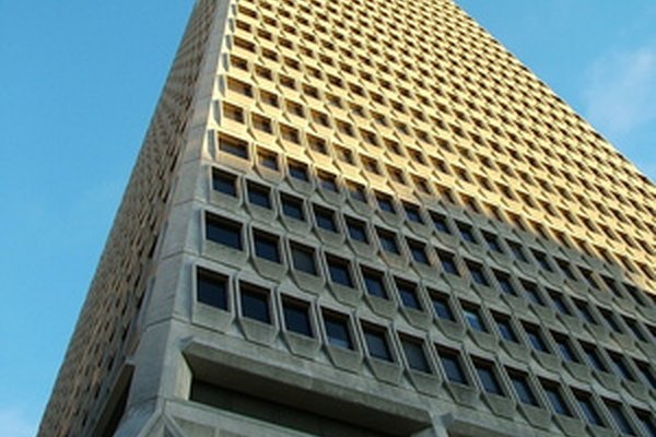 skyscraper image by poGosha from Fotolia.com Una consolidación exitosa puede mejorar el servicio al cliente, aumentar la cuota de mercado y reducir los costos generales de operación.