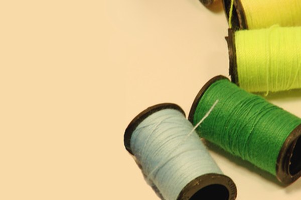 Ajustar el tiempo en una máquina de coser Singer es necesario para el mantenimiento.