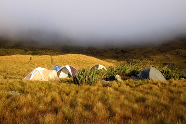 Acampar al aire libre es una buena manera de disminuir el estrés y aumentar el romanticismo.
