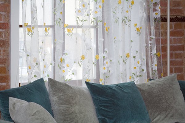 Desinfecta los muebles para eliminar los gérmenes de tu hogar.