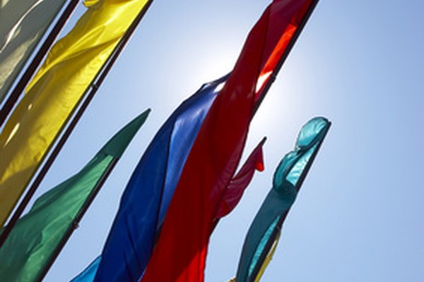 Las banderas de danza vienen en muchas formas, tamaños y colores.