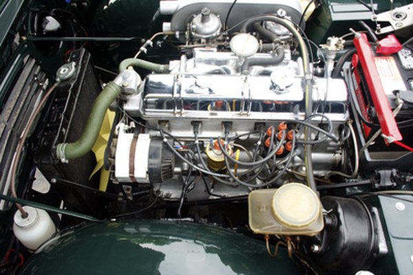El motor de un automóvil necesita un ventilador eléctrico controlado por la unidad de control para mantener baja su temperatura.