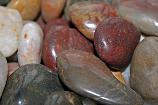 Los pulidores de roca pueden darle un acabado liso y pulido a las piedras rústicas.