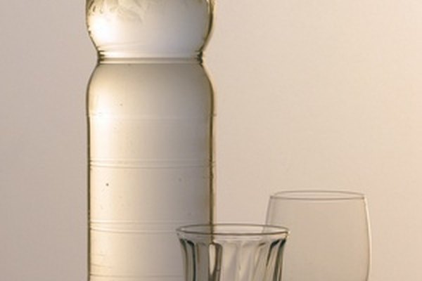 Con este truco, podrás colocar una moneda dentro de una botella de agua sin abrir.