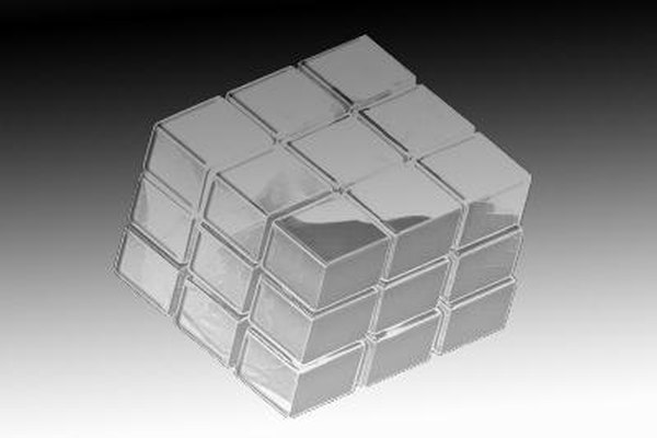 Puedes llegar a resolver un cubo Rubik con una sola mano.