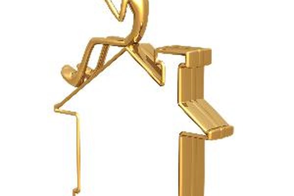 Realty Lending Problems Blank Golden Home Sign image by Scott Maxwell from Fotolia.com Los problemas en el trabajo deben ser resueltos rápidamente, por ejemplo eliminando las causas de raíz.