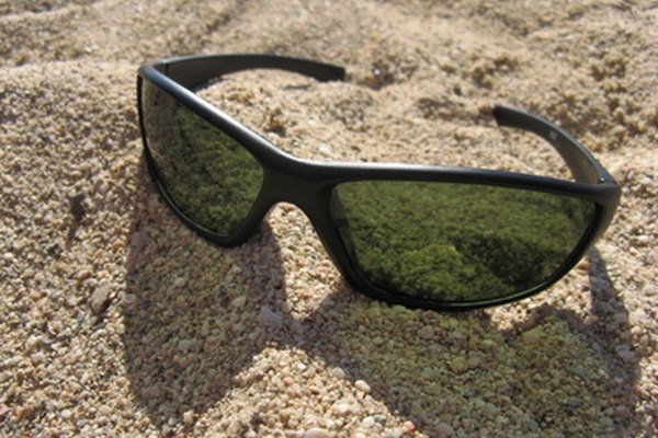 Distinguir unas gafas de sol Costas de imitación puede ser fácil, si sabes qué buscar.