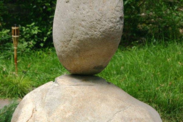 El desplazamiento del agua es un método exacto para calcular el volumen de una piedra.