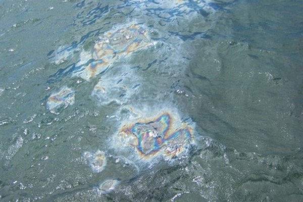 El petróleo tiene un impacto directo sobre el agua.