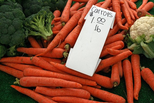 carrots with price image by Jo Ann Koch from Fotolia.com Las estrategias de precios tienen un impacto importante en la efectividad del mercadeo para las empresas grandes y pequeñas.