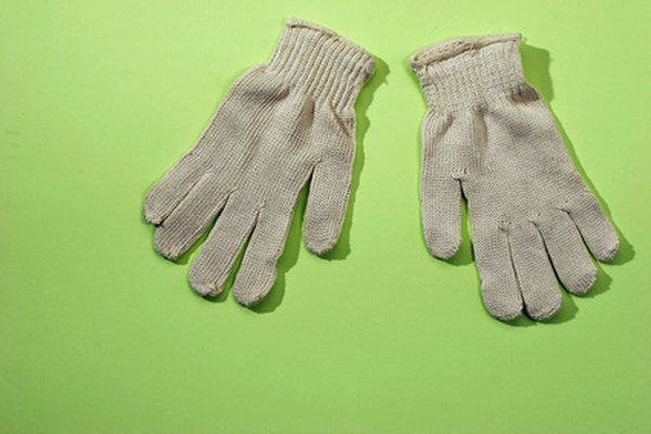 Usa guantes o lávate las manos inmediatamente después de usar papel autocopiante.