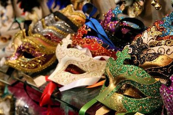 Las máscaras son un elemento esencial para cualquier fiesta de disfraces.