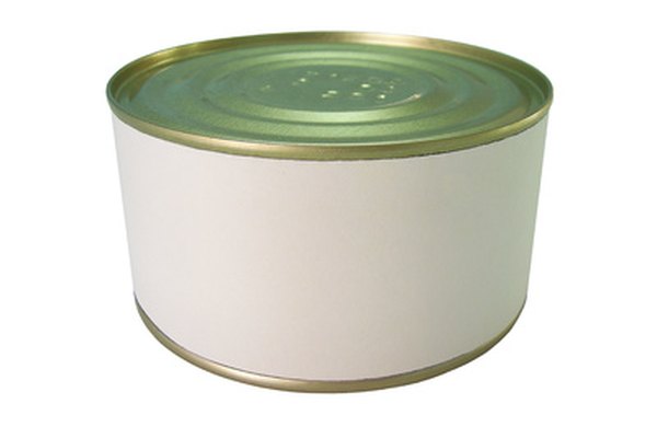 Los ejemplos de empaques de metal incluyen latas de pintura de aluminio y latas de bebidas gaseosas.