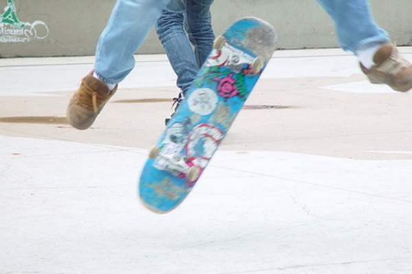 Un shove-it board spin es un popular truco flip en el juego.