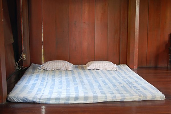 Un colchón de futón super fino en necesidad de relleno adicional.