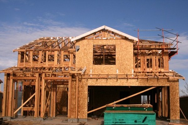 La madera contrachapada es un material de construcción versátil, pero debería ser sellado para prevenir daños por humedad.