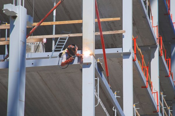 Las soldaduras de acero de bajo carbono se usan en construcción.