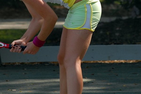 El calzado de tenis está diseñado para los movimientos al jugar al tenis.