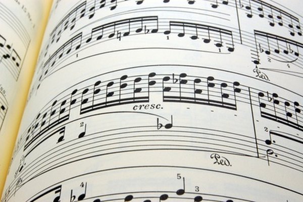 Con práctica, los pianistas intermedios pueden tocar obras de los grandes maestros.