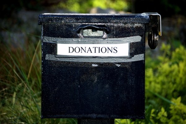 Donations image by Rebs O from Fotolia.com A pesar de las diferencias entre las organizaciones no lucrativas y las sociedades de responsabilidad limitada, una organización no lucrativa LLC está permitida en algunos estados.