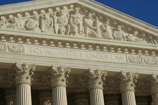 La violación puede resultar en requerimientos y demandas judiciales con consecuencias severas y castigos potenciales, incluida la cárcel.