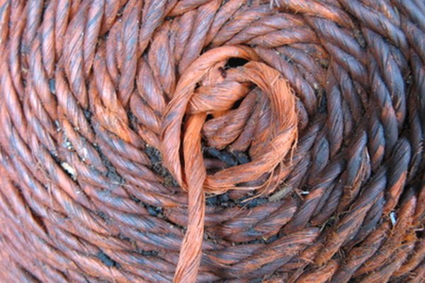 El cordel de cáñamo está hecho de la fibra de estopa o corteza exterior de la planta de cáñamo.