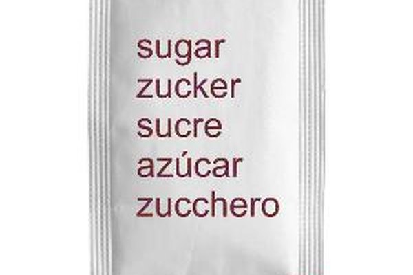 La sacarosa o azúcar de mesa tiene propiedades físico-químicas que permiten que se disuelva en agua.