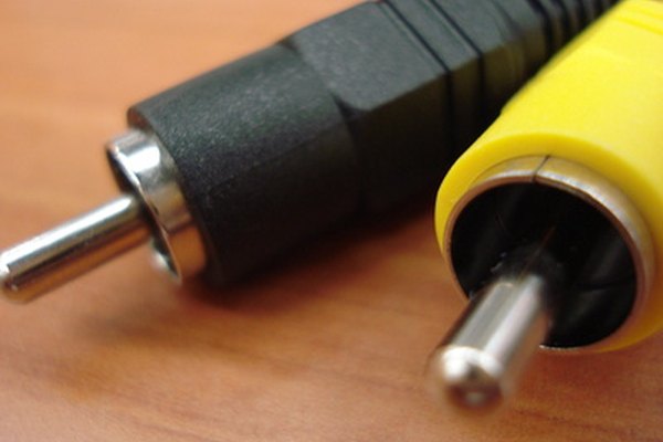 Usa cables RCA de alta calidad para el sistema de sonido de tu automóvil.